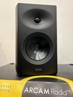 ARCAM RADIA R25 - ENCEINTES BIBLIOTHEQUE